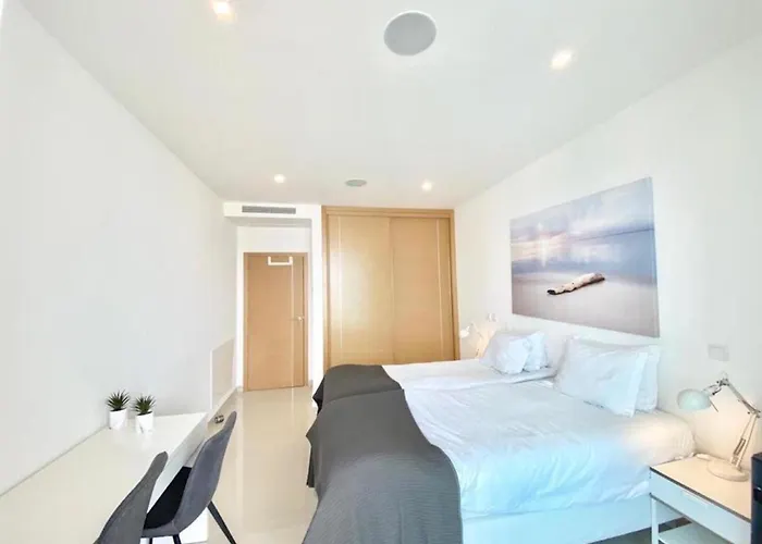 Penthouse By The Marina